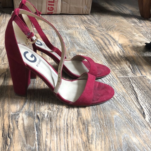 Guess Sandals 7.5 - Picture 2 of 3